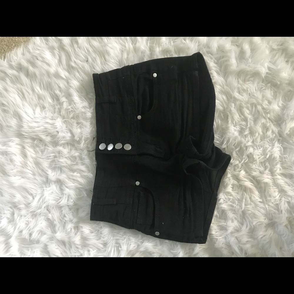 Highwasted black jean shorts